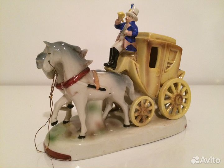 Статуэтка фарфоровая 