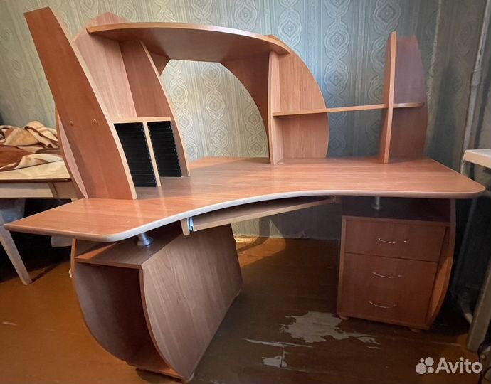 Компьютерный стол