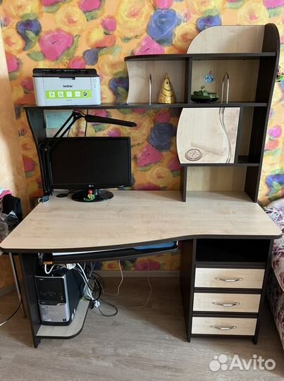 Компьютерный стол