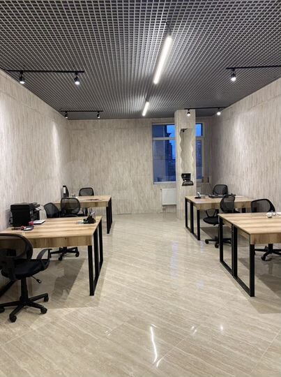 Рабочее место в офисе, коворкинг