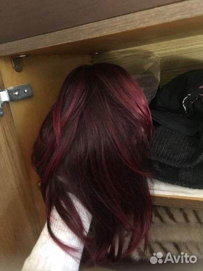 Волосы на заколках, парики