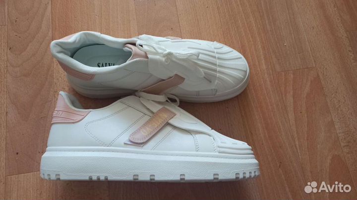 Кроссовки женские новые 39