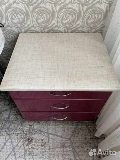 Кухонный стол и комод