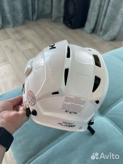 Хоккейный шлем