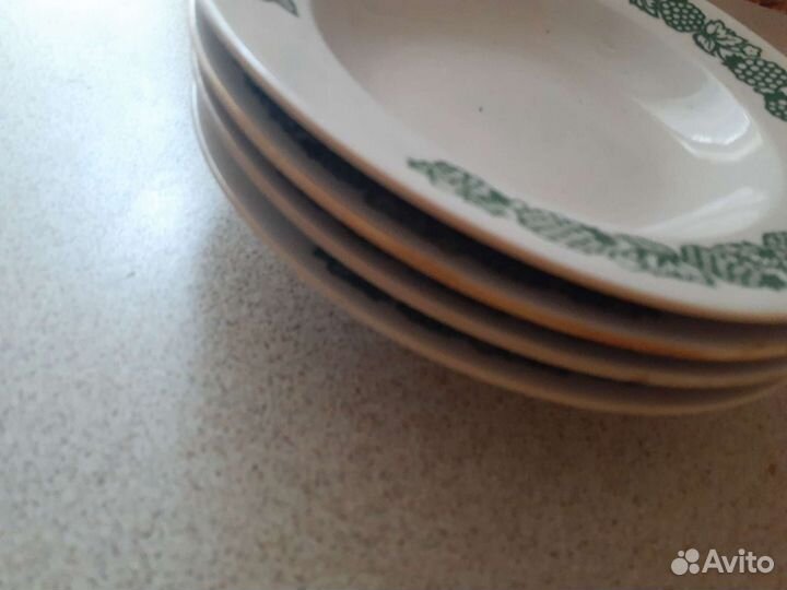 Тарелка глубокая новая