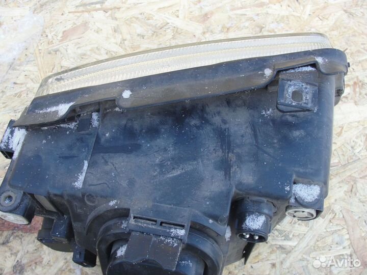 Фара левая Audi А4 B5 с дефектом