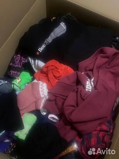 Коробки с женскими вещами