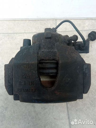 Суппорт тормозной передний левый Renault Laguna 2