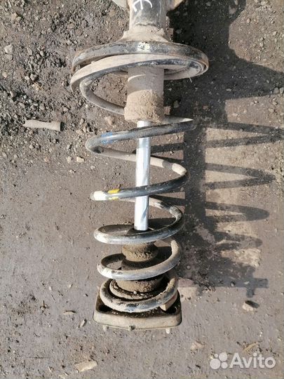 Стойка задняя правая Хундай Элантра 3 XD