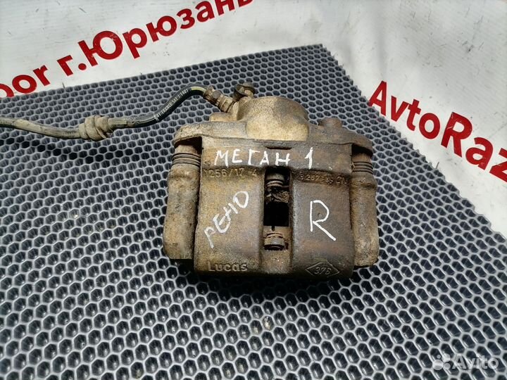Суппорт передний правый Renault Megane 1
