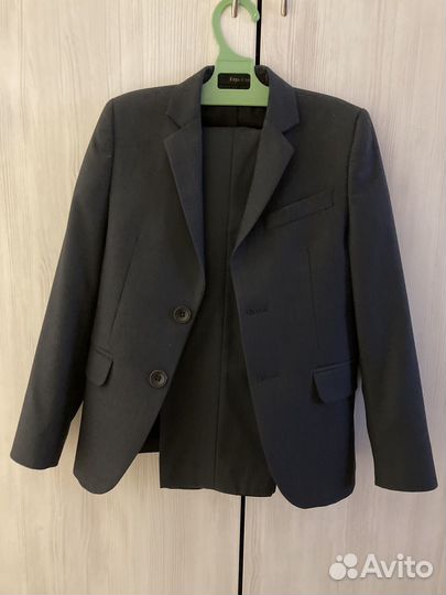 Школьный костюм для мальчика 128 серый