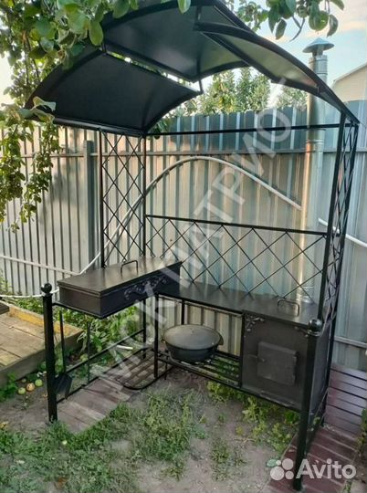 Мангал с крышей