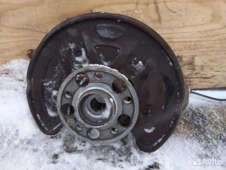 Кулак задний правый Mercedes C Klass W205