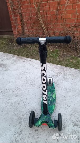 Детский трехколесный самокат