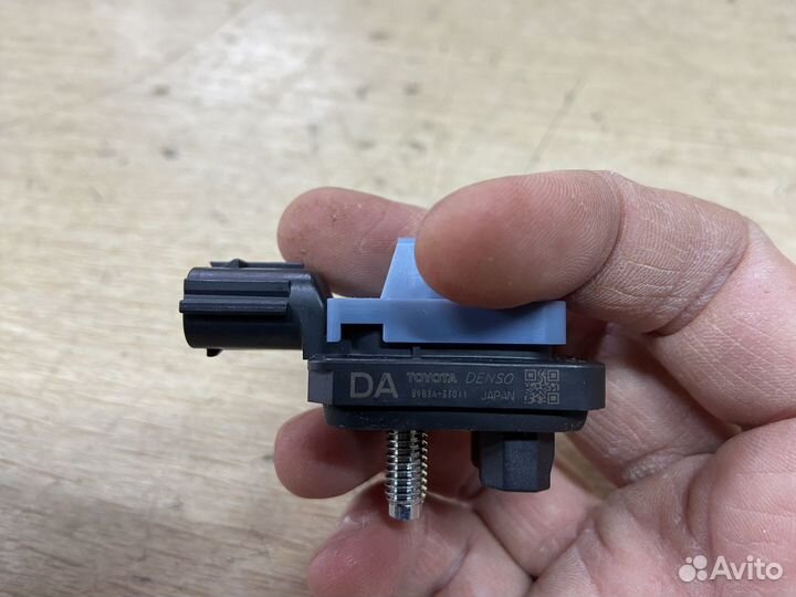 Датчик удара боковой Toyota Camry 75