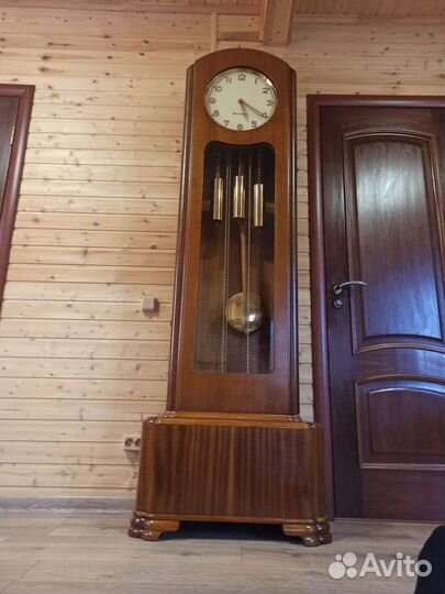 Старинные напольные четвертные часы Янтарь