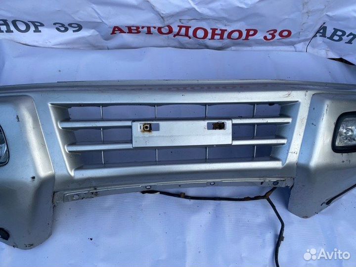 Бампер передний Mitsubishi Pajero 3 2003
