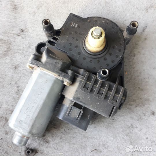 Моторчик стеклоподъемника пер. правый Ауди А4Б5