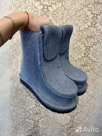 Валеши новые 35р +носки+помпоны 2 пары