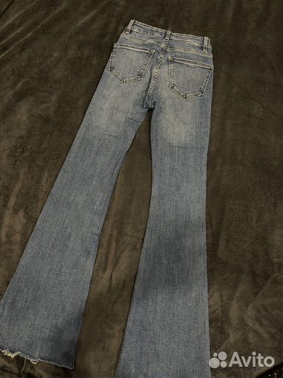 Джинсы mango