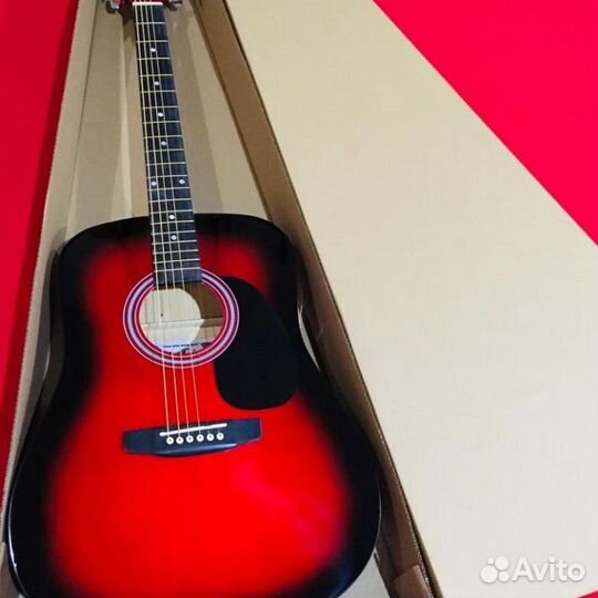 Новая гитара в наличии, ель