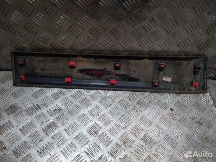 Молдинг двери Sorento (09) зад L б\у (арт. 877312P000)