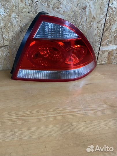 Фонарь правый на Nissan Almera Classic B10