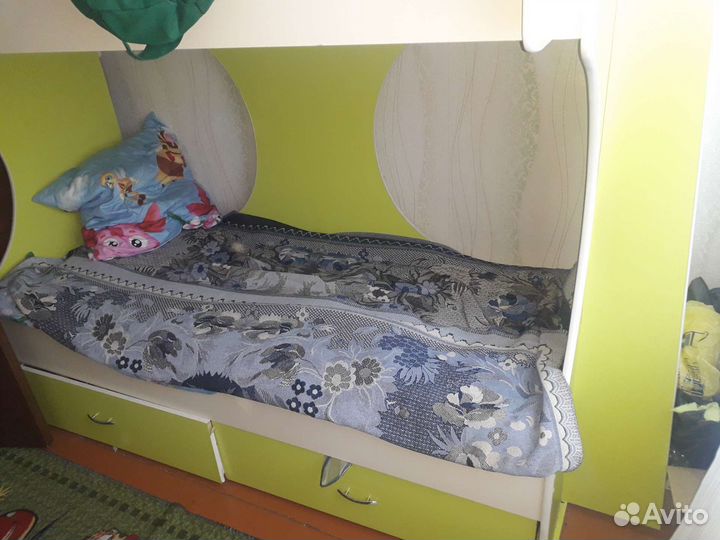 Двухъярусная кровать