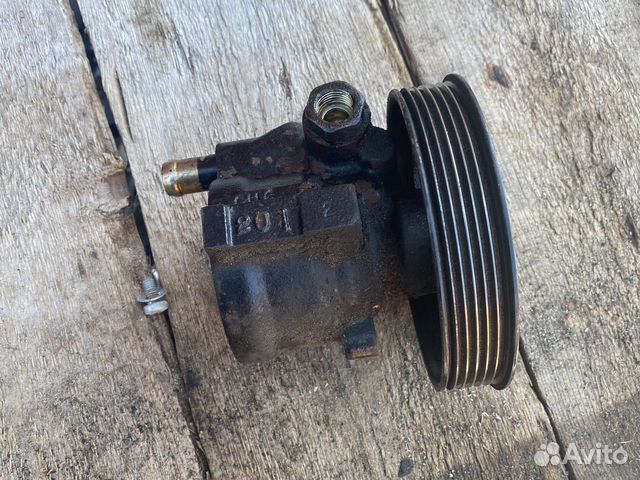 Рено Логан насос гура