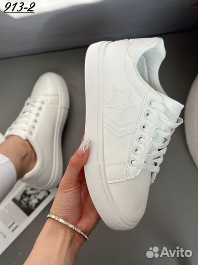 Кроссовки женские