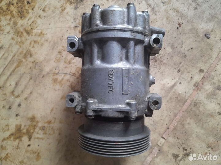 Продам задний фонарь Рено Логан