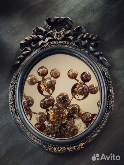 Зеркало в винтажном стиле в овальном багете