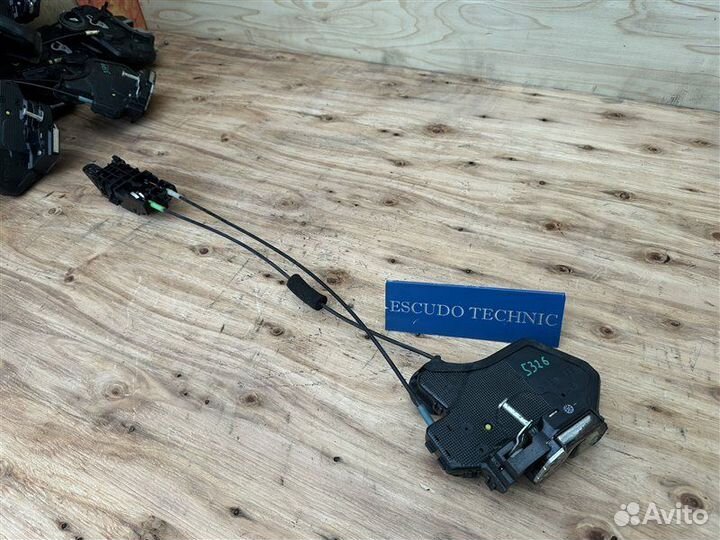 Актуатор двери левый Suzuki Escudo TD54W J20A 2007