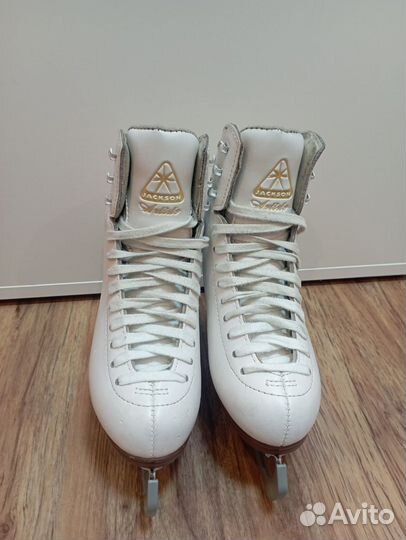 Продам коньки jackson artiste фигурное катание