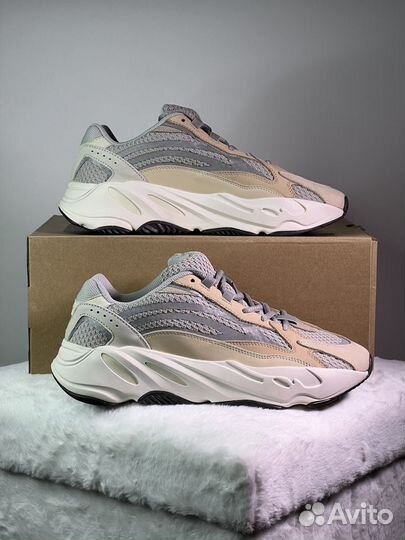 Кроссовки Adidas Yeezy Boost 700 V2 Cream