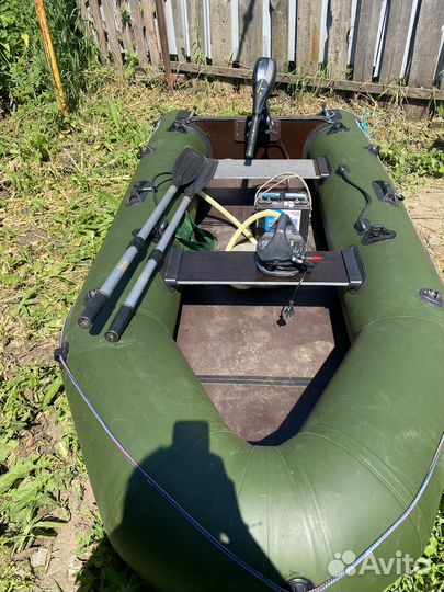 Продам лодку с мотором