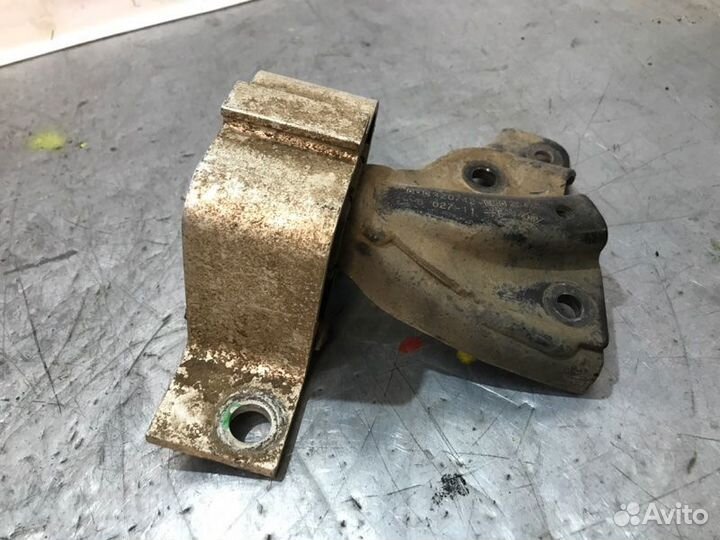 Подушка двигателя передняя правая Renault Logan