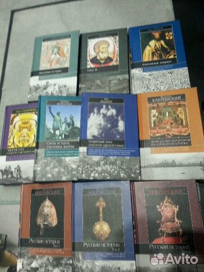 Историческая библиотека много книг