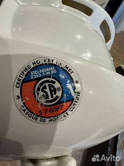 Хоккейный шлем