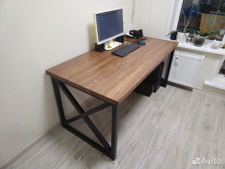 Стол компьютерный из дерева