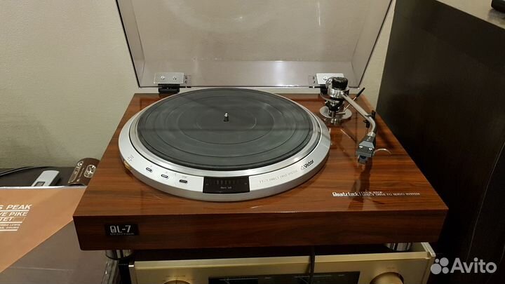 Виниловый проигрыватель Victor