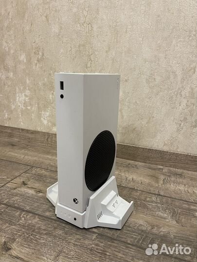 Xbox Series S + два джойстика + 350 игр