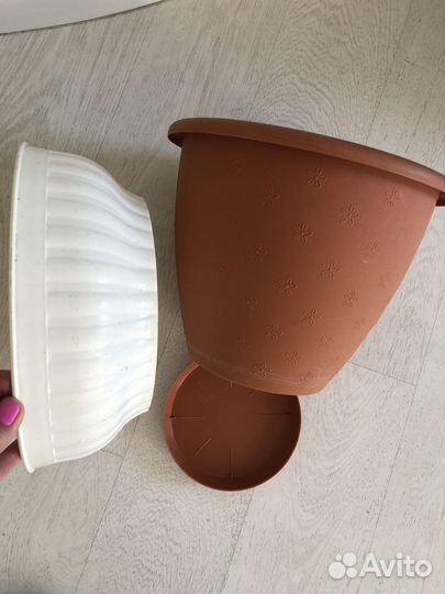 Горшки пластмассовые разные