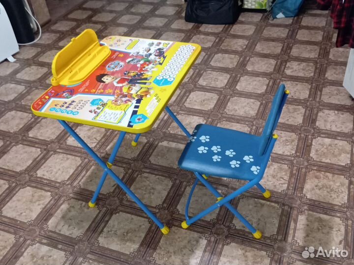 Стол и стульчик детские