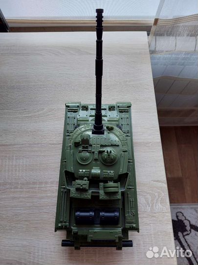 Игрушечный танк