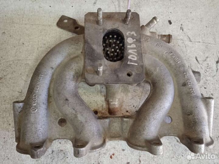 Коллектор впускной Volkswagen Golf 3 Фольксваген