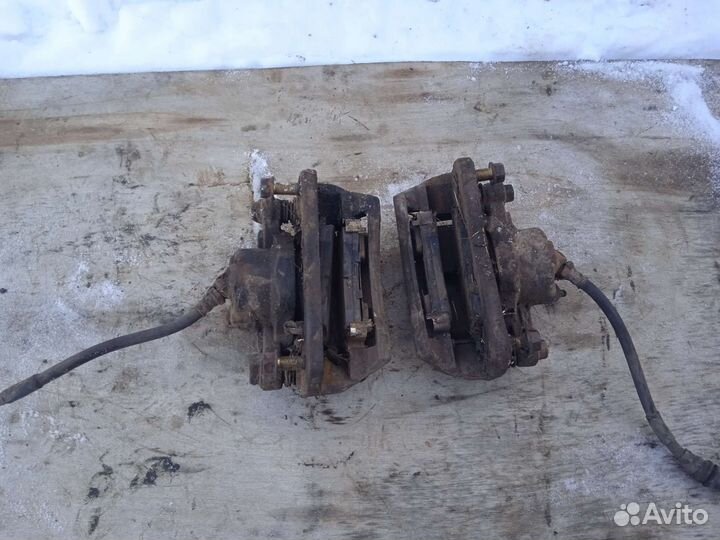 Суппорт передний левый Киа Шума 2