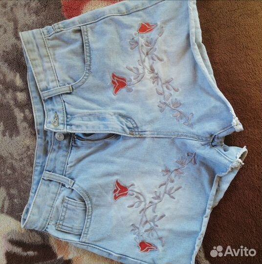 Женские джинсовые шорты 27 р