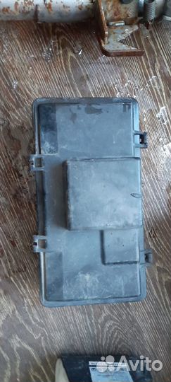 Монтажный блок Audi 100 C3