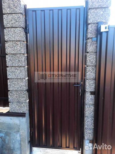 Откатные ворота с калиткой внутри